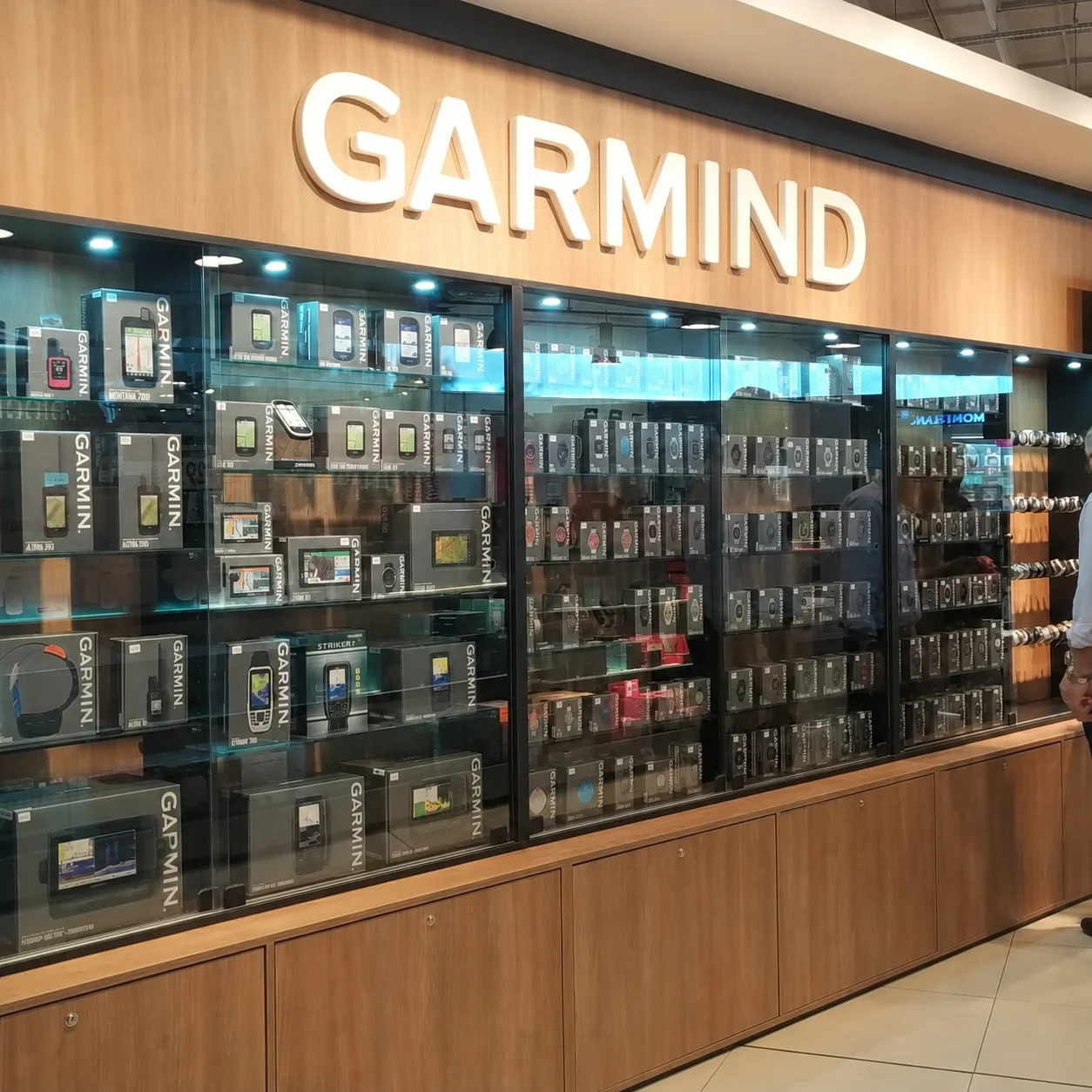 Витрина магазина Garmind в Орле