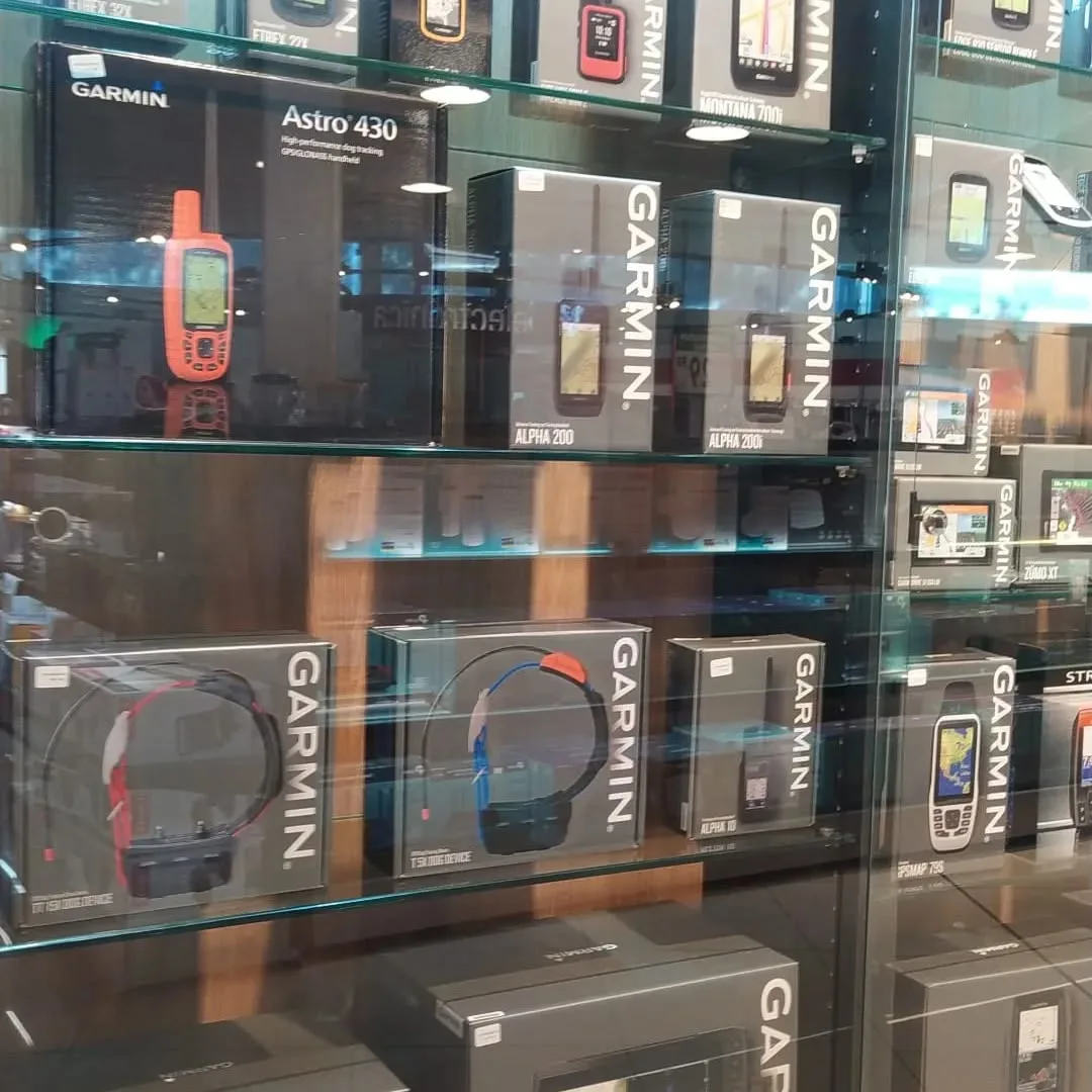 Навигаторы Garmin и техника для охоты на витрине